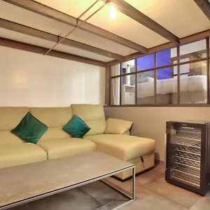 2 Bedrooms Le Marais Nazareth , Paris França